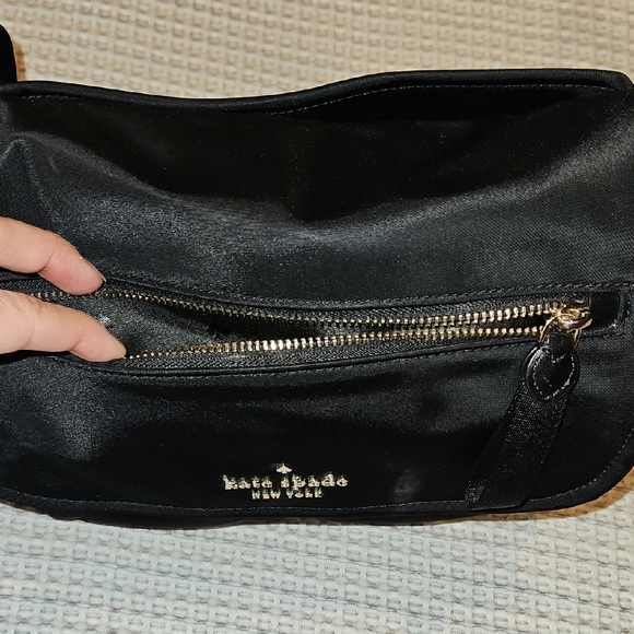 Kate Spade Black Crossbody Bag with Adjustable Strap and Flap Closure - Picture 10 of 12
